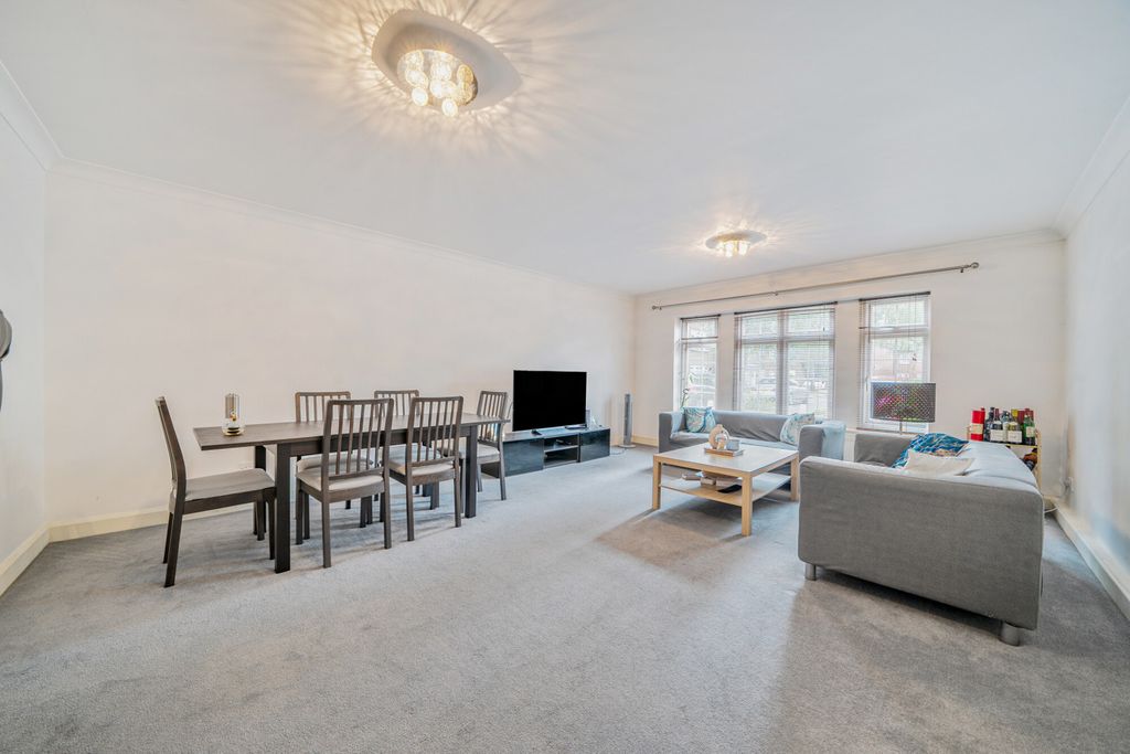 Property photo 3 of 13 1331196-6-688B471...