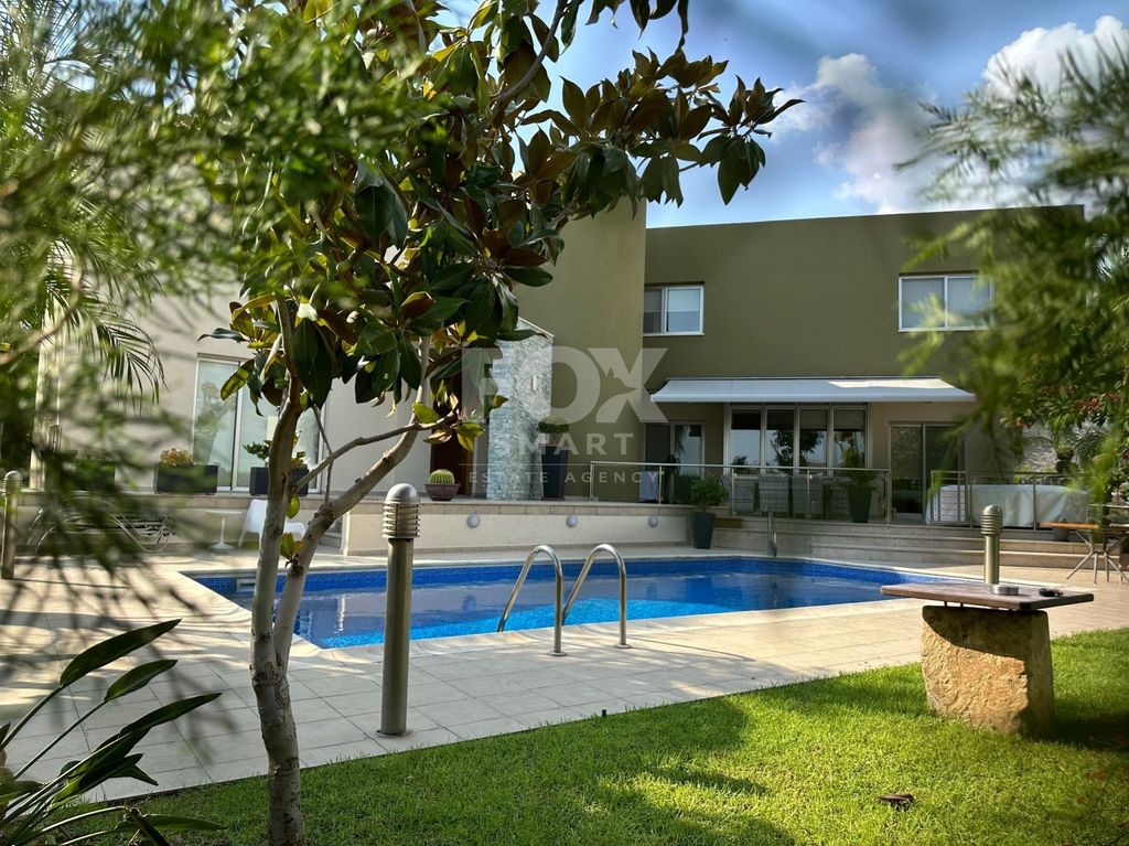 Property photo 1 of 22 5 Bedroom Villa On Large Plot With Landscaped Gardens And Sw