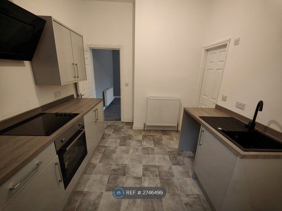 Property photo 3 of 10 Kitchen