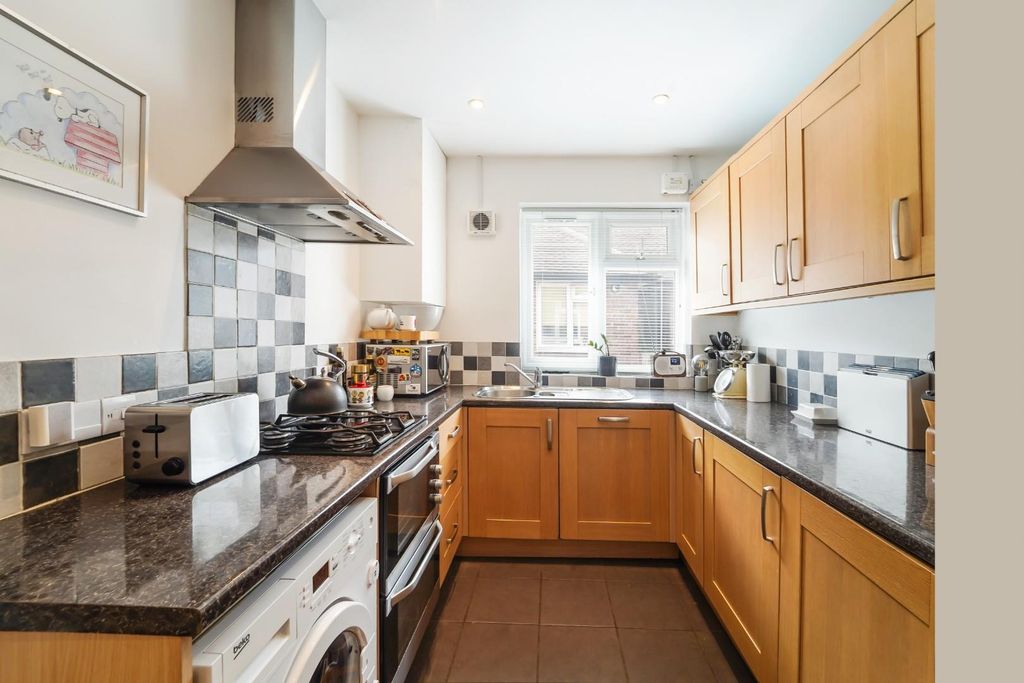 Property photo 3 of 13 Wellbeck Close