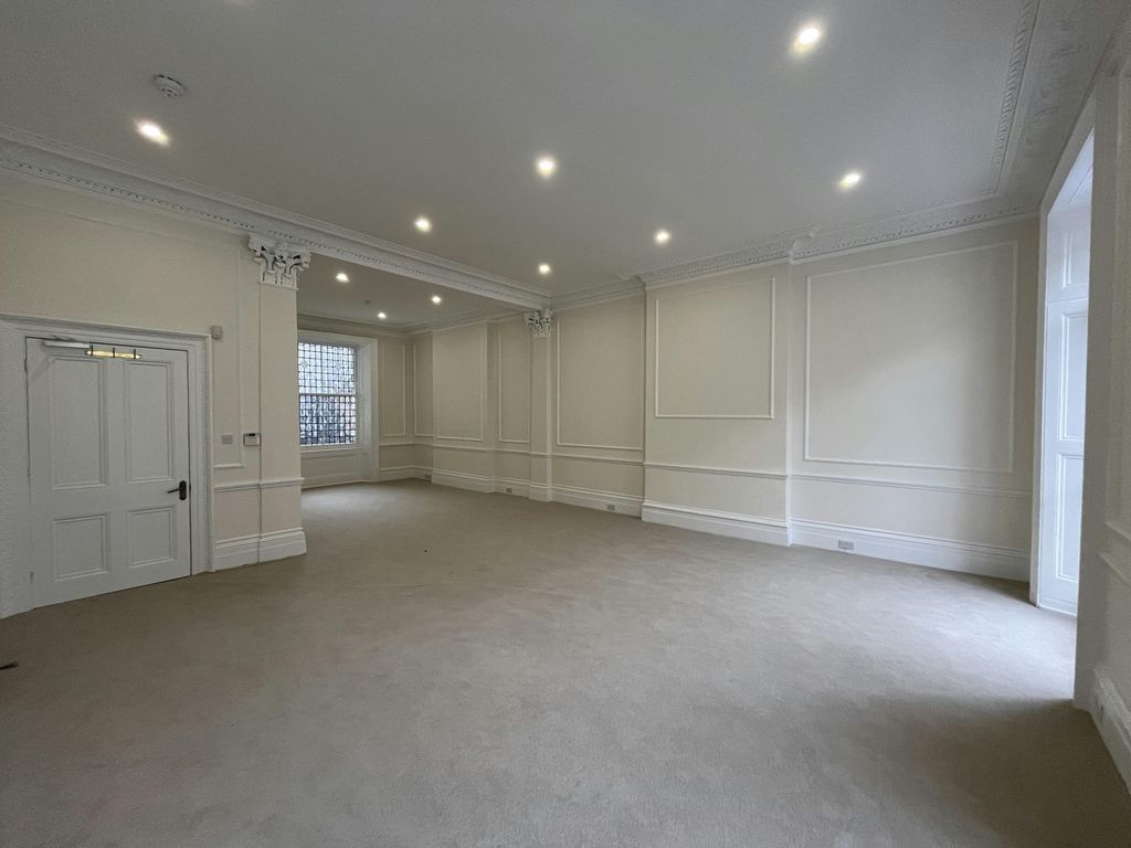 Property photo 3 of 6 11 Elvaston Place Sw7 Int1.Jpg