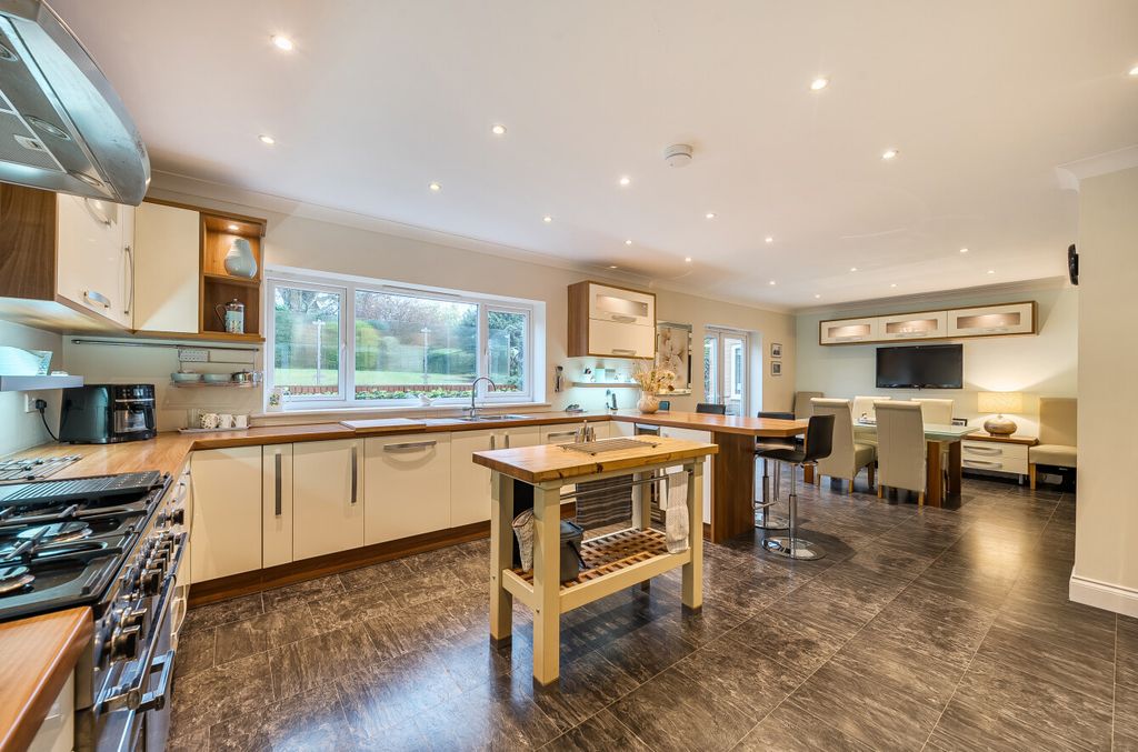 Property photo 3 of 21 1409779-40-6984Bf...