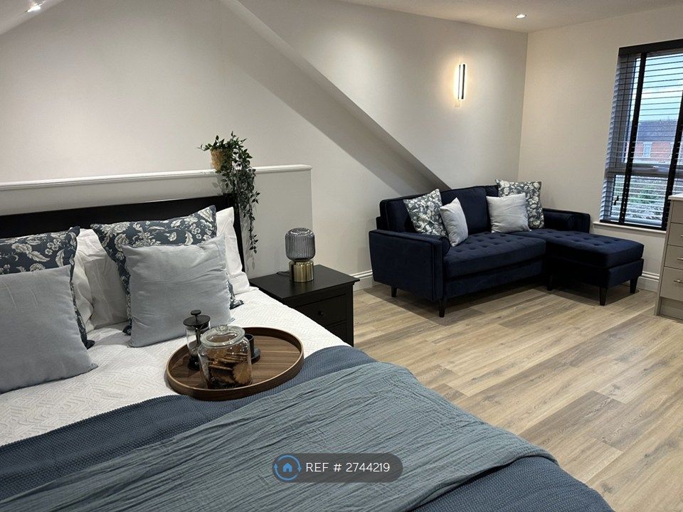 Property photo 1 of 13 Studio 11