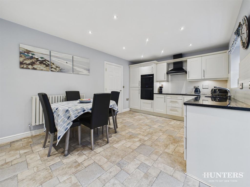 Property photo 3 of 16 Cam03792G0-Pr0350-Still004 (1).Jpg