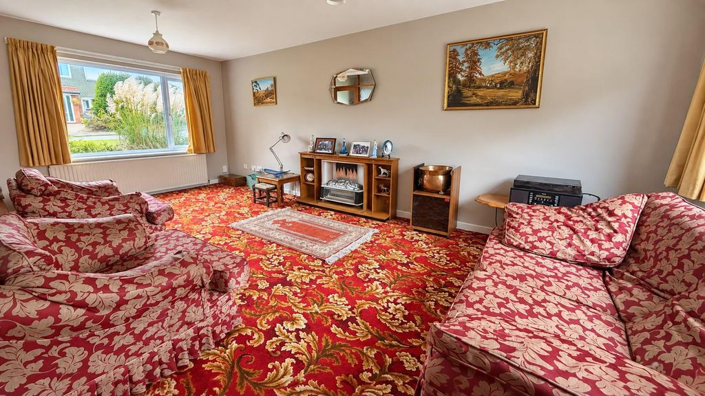 Property photo 3 of 25 Living Room
