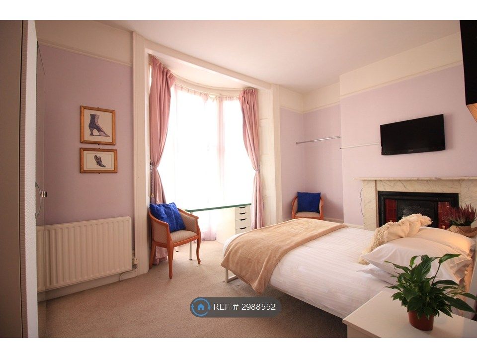 Property photo 1 of 34 Room5