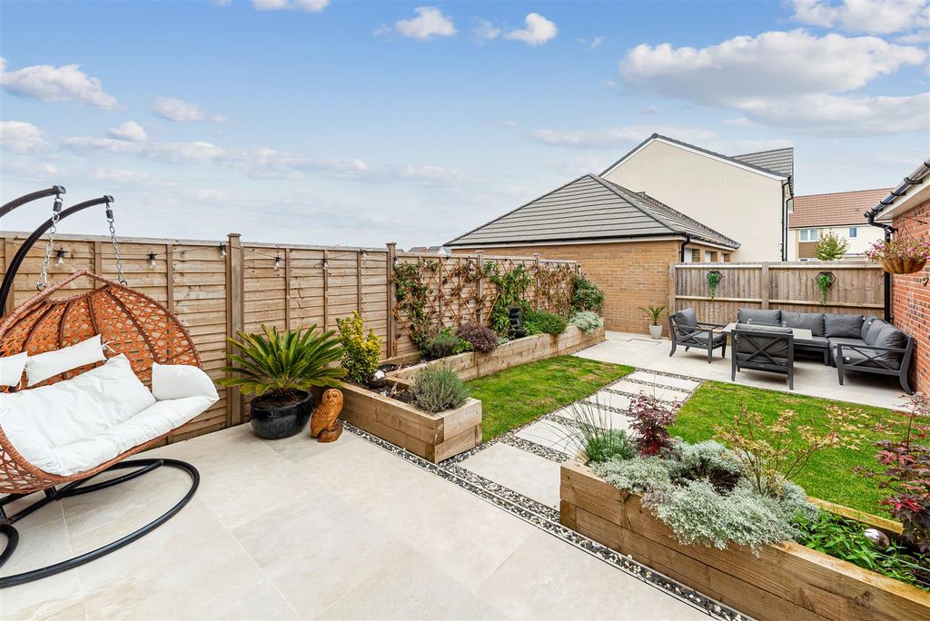 Property photo 2 of 19 Garden