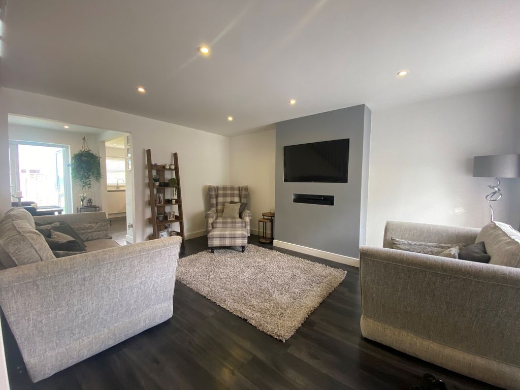 Property photo 3 of 19 Living Room