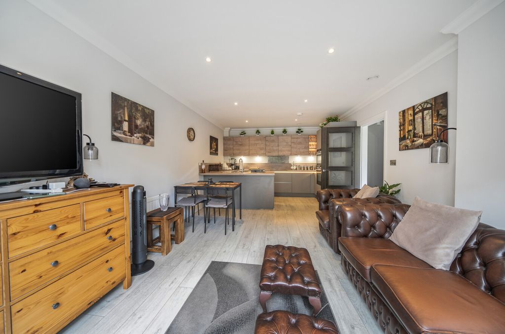 Property photo 3 of 25 1479423-19-6A32B9...