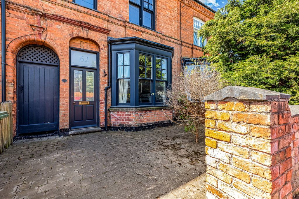 Property photo 2 of 20