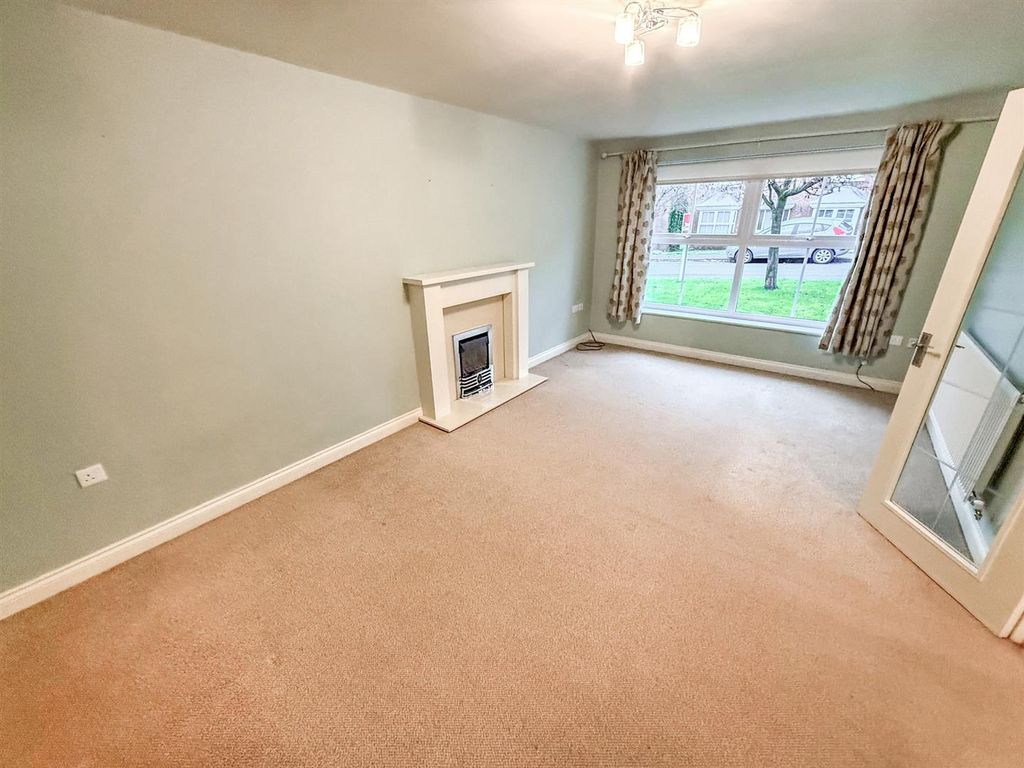 Property photo 2 of 18 Lounge