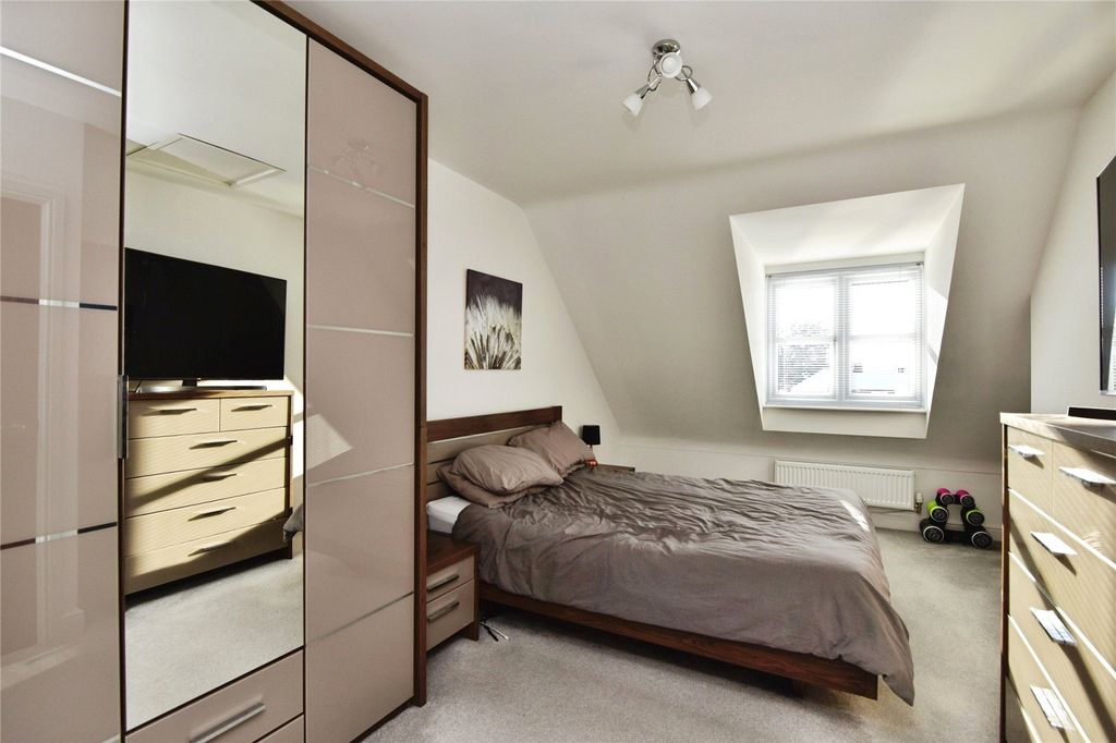 Property photo 2 of 22 Picture No. 27