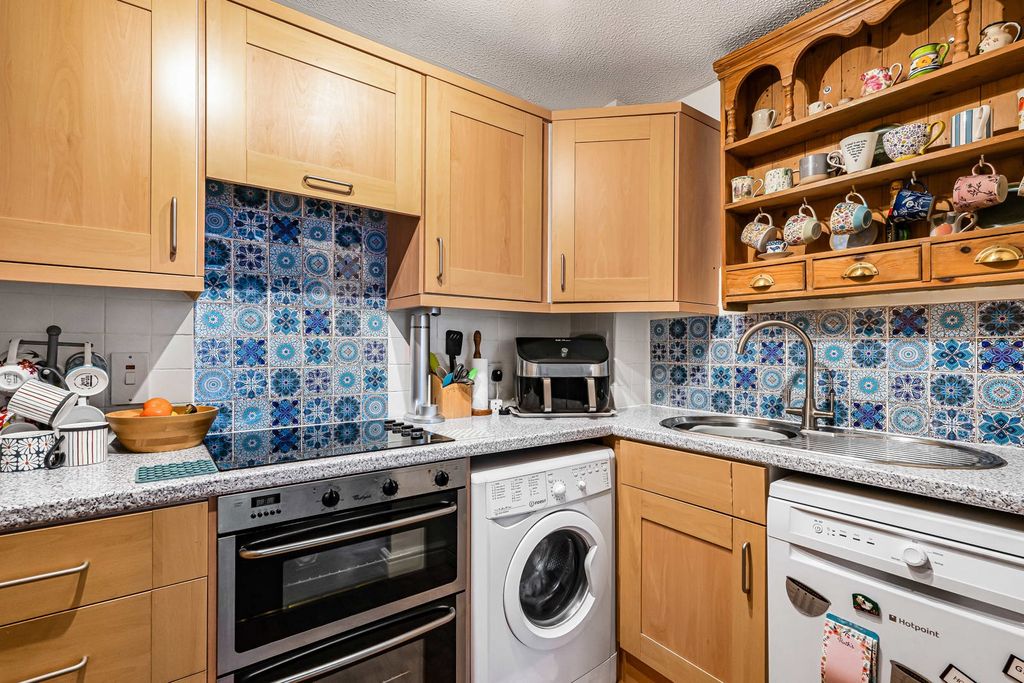 Property photo 3 of 12 Kitchen