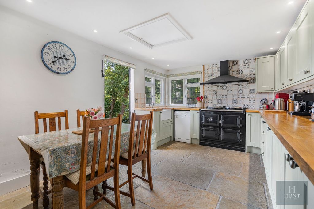 Property photo 3 of 31 Kitchen/Dining
