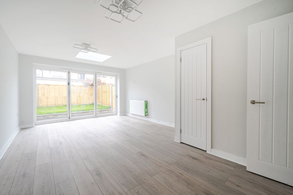 Property photo 2 of 11 Reception Room
