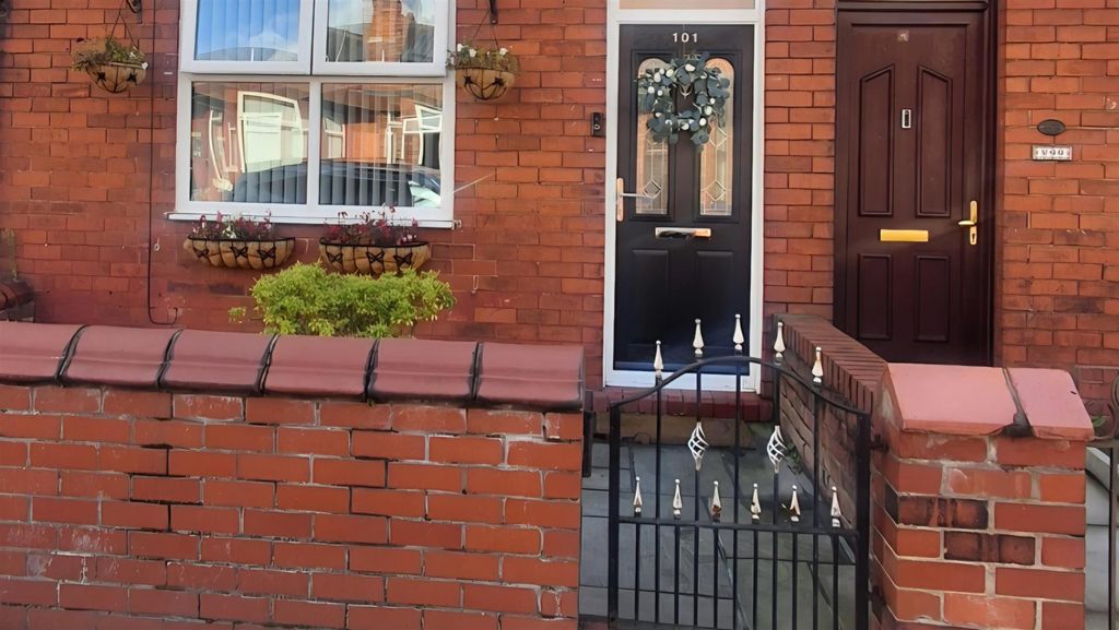 Property photo 1 of 8