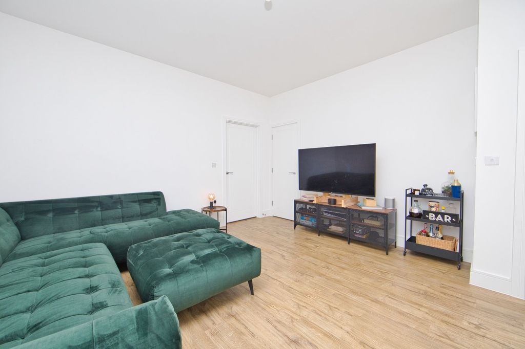 Property photo 3 of 17 Picture 3