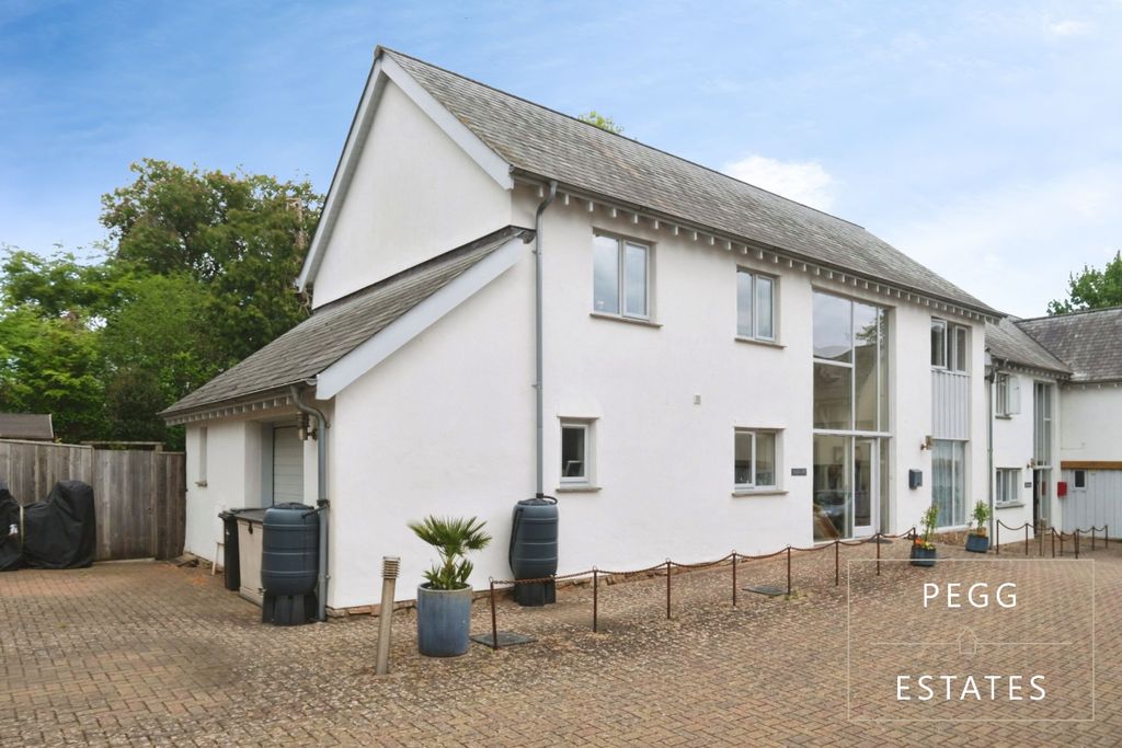 Property photo 1 of 45