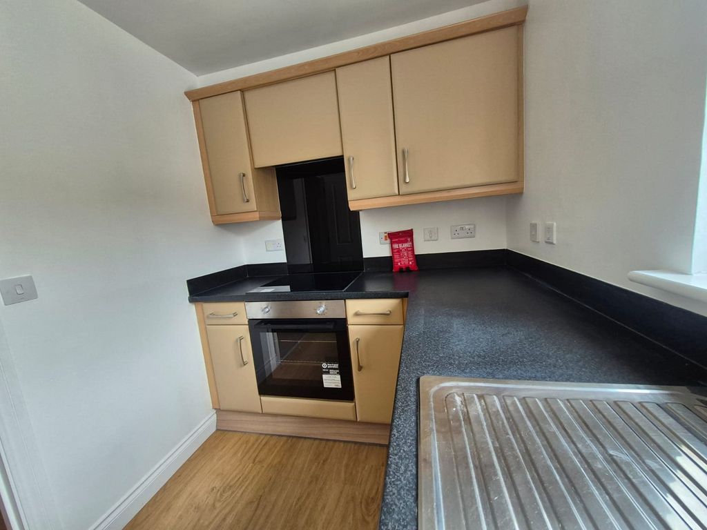 Property photo 2 of 10 Kitchen