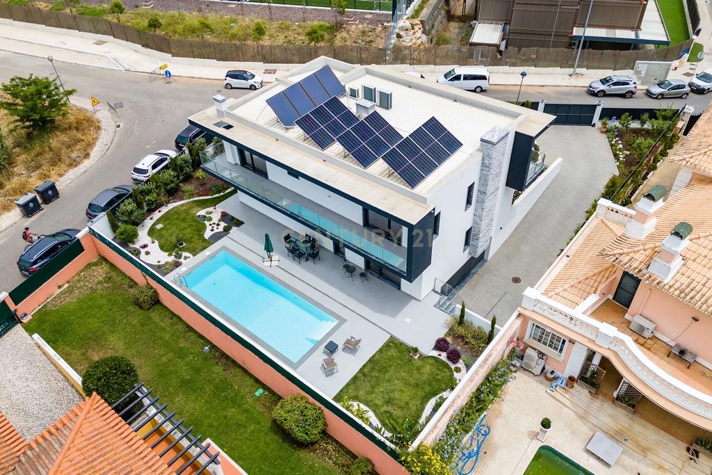 Property photo 1 of 90