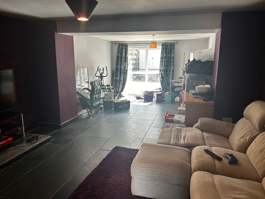 Property photo 3 of 8