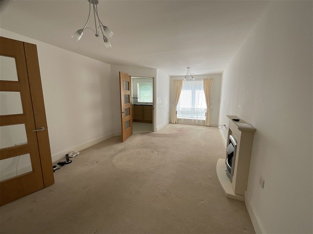 Property photo 1 of 9 Lounge