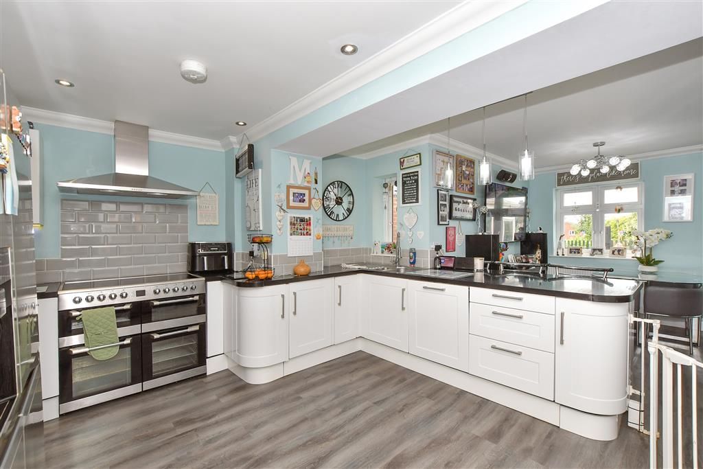 Property photo 1 of 19 Kitchen