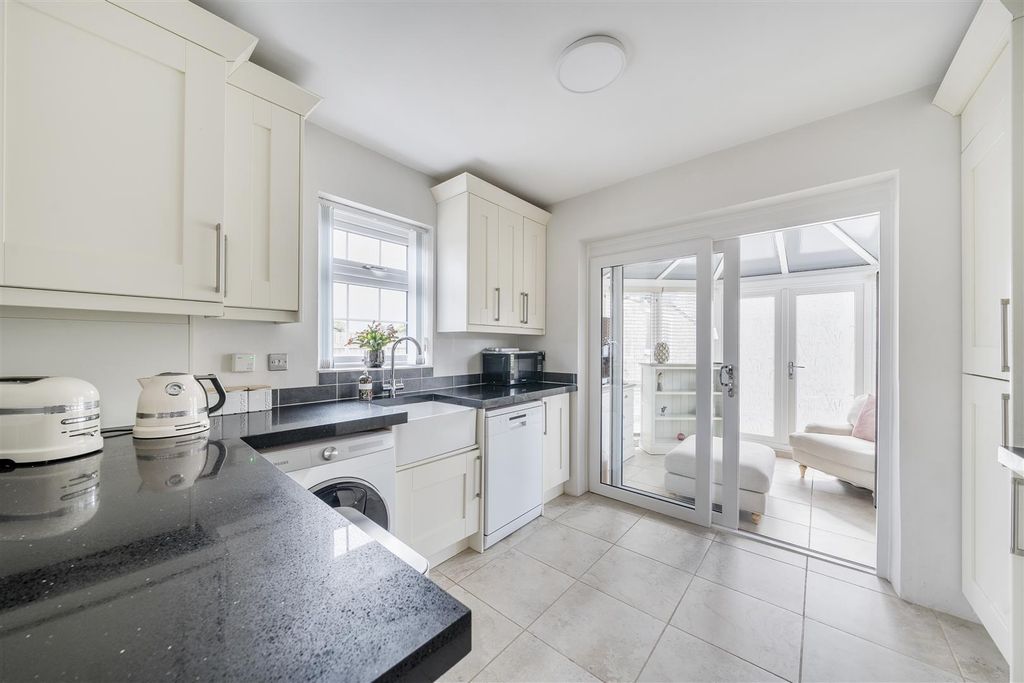 Property photo 3 of 13 Kitchen