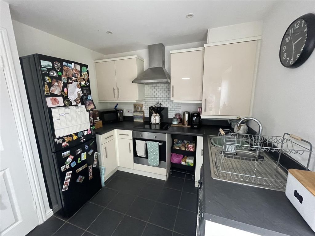 Property photo 3 of 14 19 Sandringham 9.Jpg