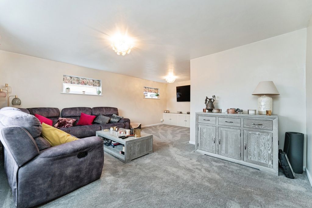 Property photo 2 of 16 Pbox-Img.Jpg