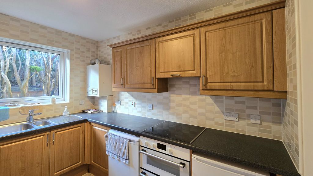 Additional image 10 of 3 bed flat to rentRiverside Gardens, Busby G76