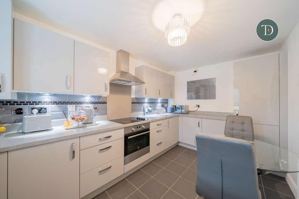 Property photo 2 of 25