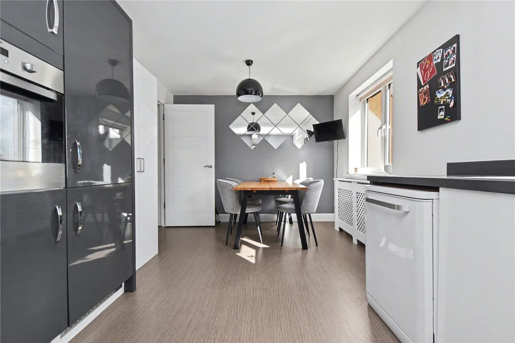 Property photo 3 of 21 Picture No. 28