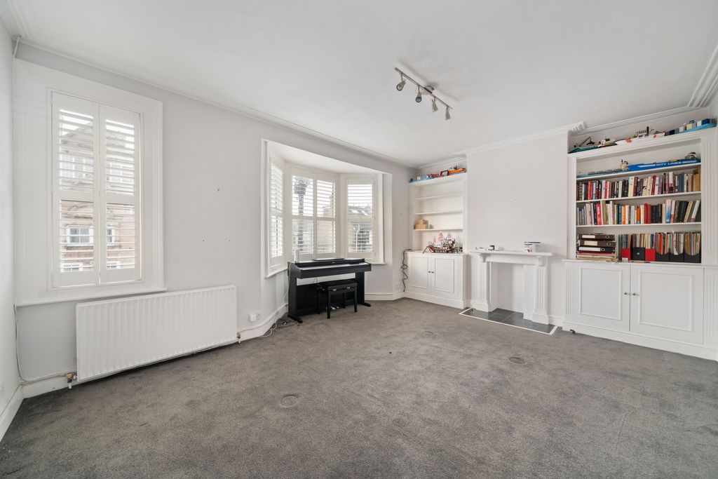 Property photo 1 of 9 Photo 5