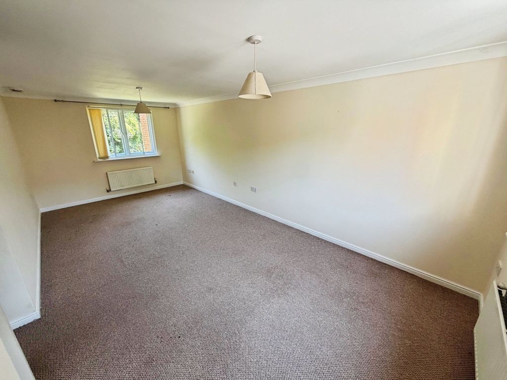 Property photo 2 of 8 468Bec41-Living 20Room