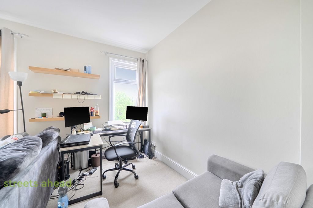 Property photo 3 of 12 69197c9F-A0Ab-44F...