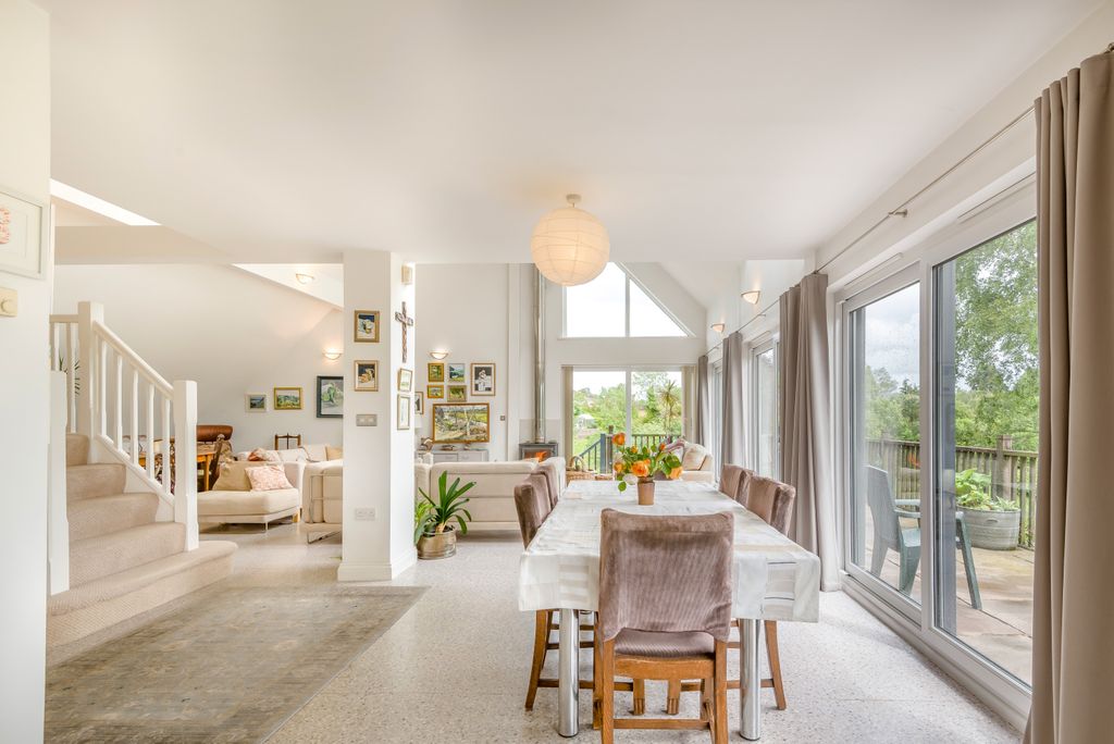 Property photo 2 of 30 8691797-Interior25