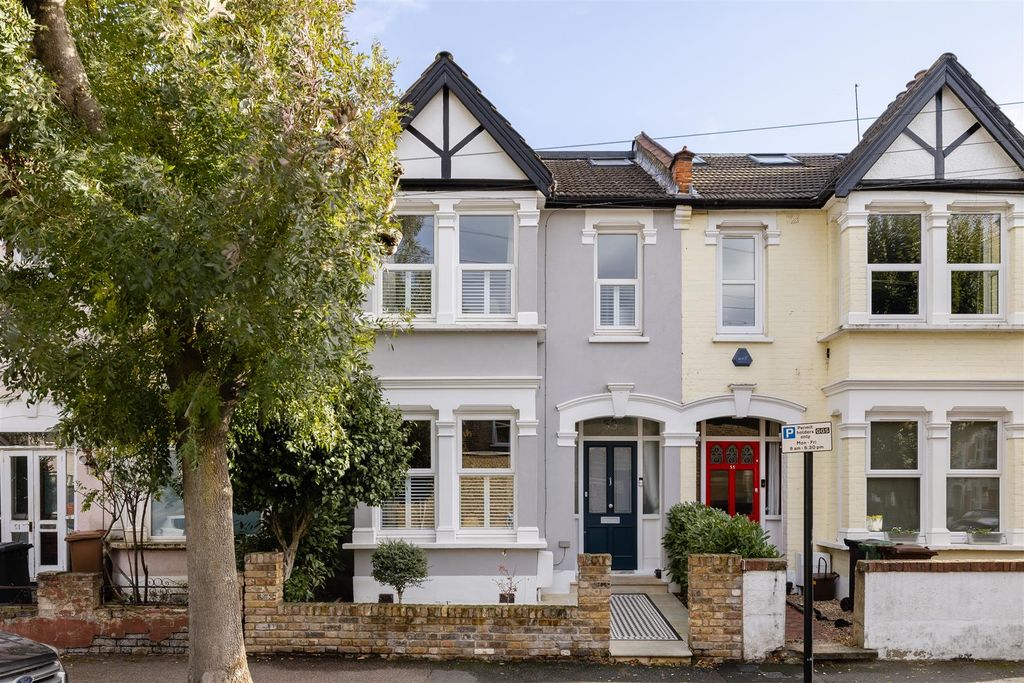 Property photo 1 of 37 Rhodesia Road, E11