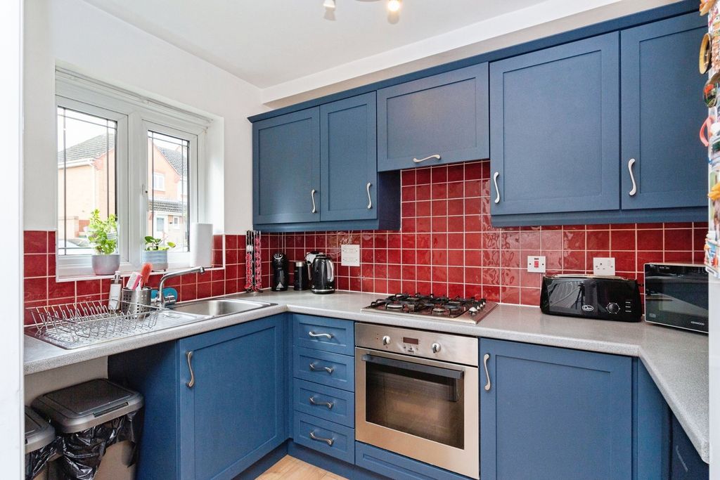 Property photo 2 of 12 Kitchen