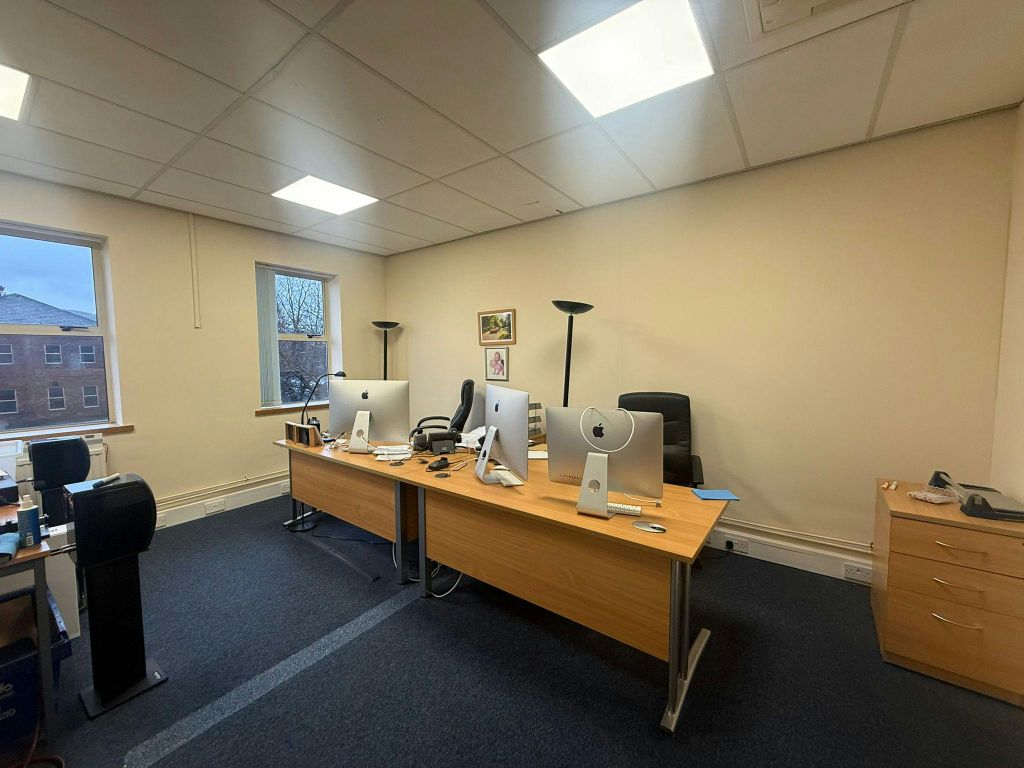 Property photo 2 of 8 5E27B0A1-0Fcc-43A9-953A-015d494332c8.Jpg