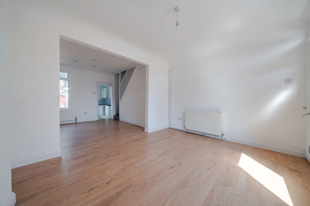 Property photo 3 of 21 1481997-4-6A3Bfe4...