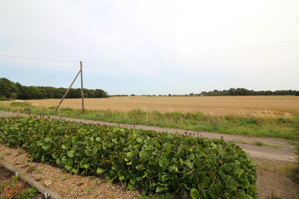 Property photo 3 of 15 Field Views.Jpg