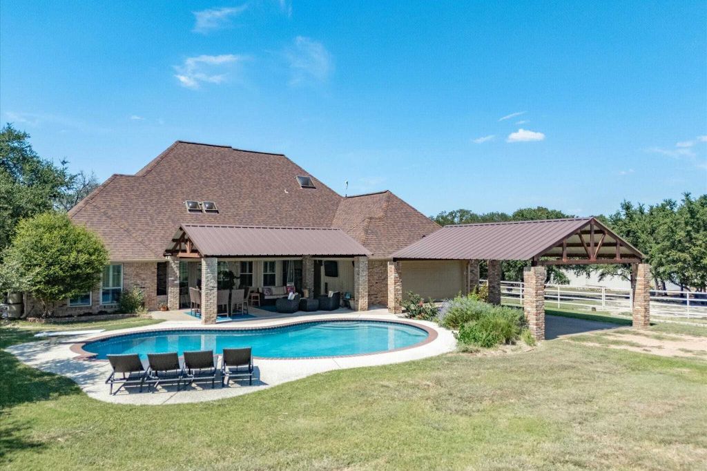 Property photo 1 of 31