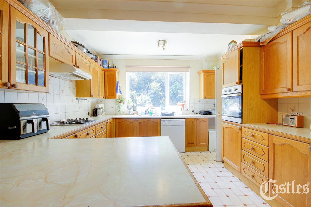 Property photo 2 of 29