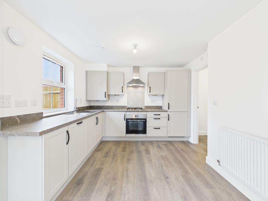 Property photo 2 of 12 Kitchen