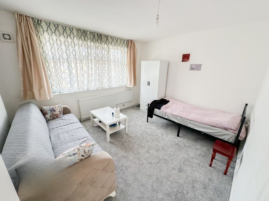 Property photo 1 of 5 Photo 2