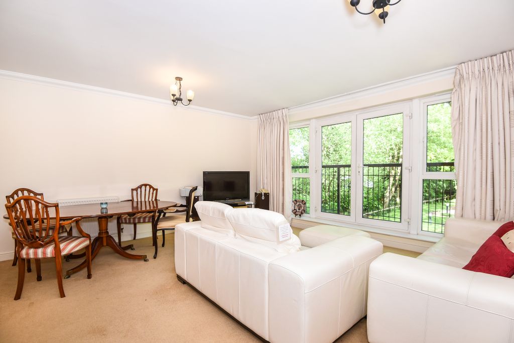 Property photo 3 of 10 Living Room