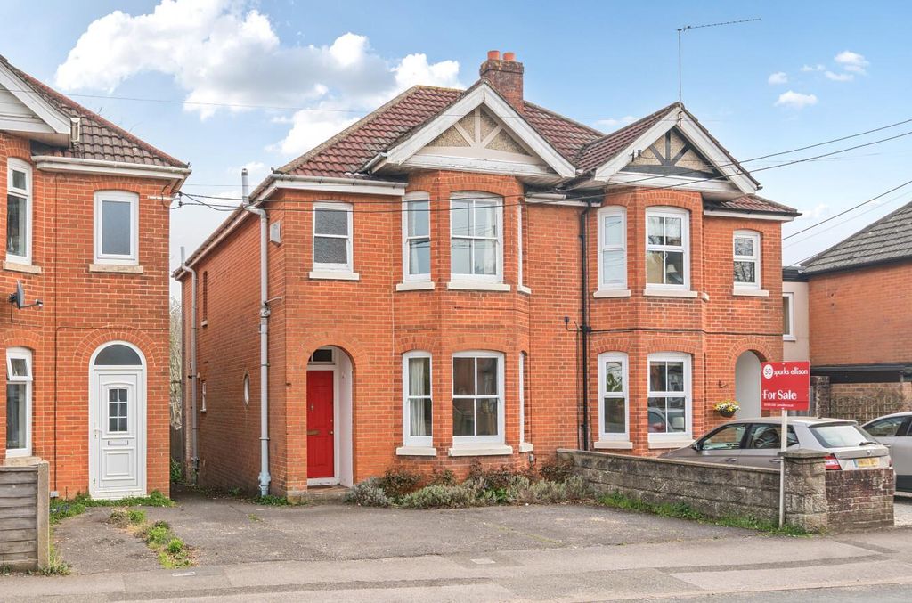 Property photo 1 of 19 Hursley Road 57 (14).Jpg