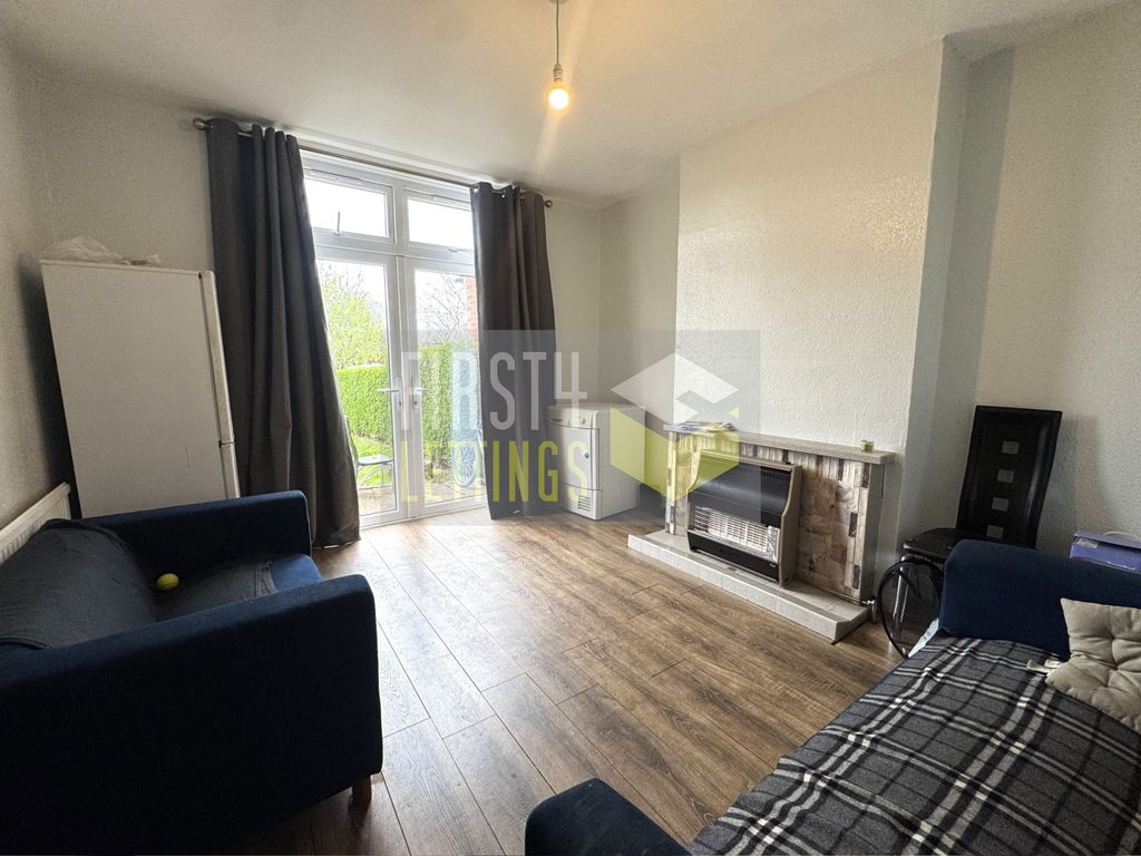 Property photo 3 of 9 Photo 8