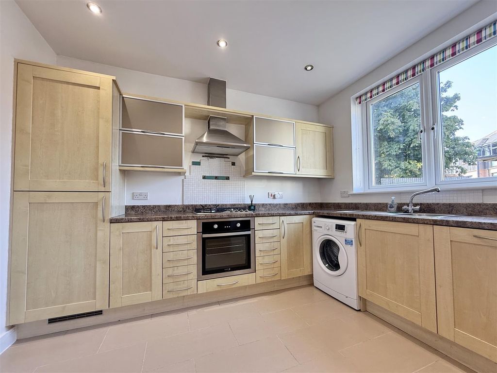 Property photo 2 of 15 Kitchen (3).Jpg